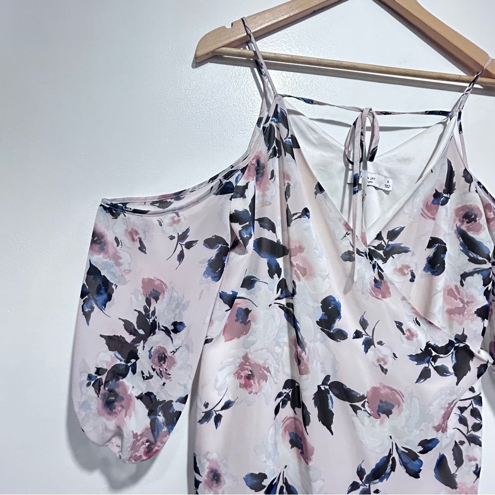 Ali & Jay Los Angeles Floral Cold Shoulder V- Neck Short Dress w/ Lining Size S - Picture 5 of 7